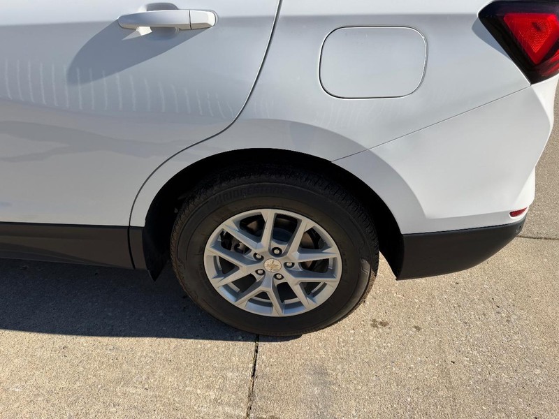 Chevrolet Equinox Vehicle Full-screen Gallery Image 07