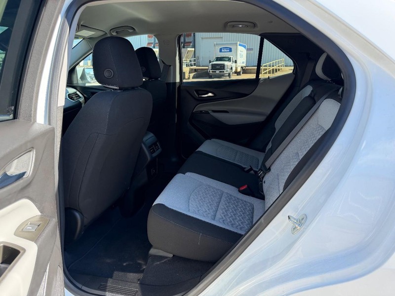 Chevrolet Equinox Vehicle Full-screen Gallery Image 08