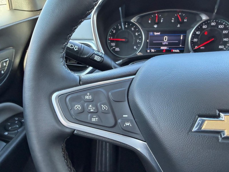 Chevrolet Equinox Vehicle Full-screen Gallery Image 11