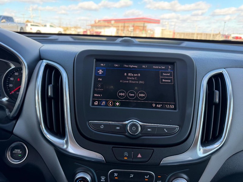 Chevrolet Equinox Vehicle Full-screen Gallery Image 13