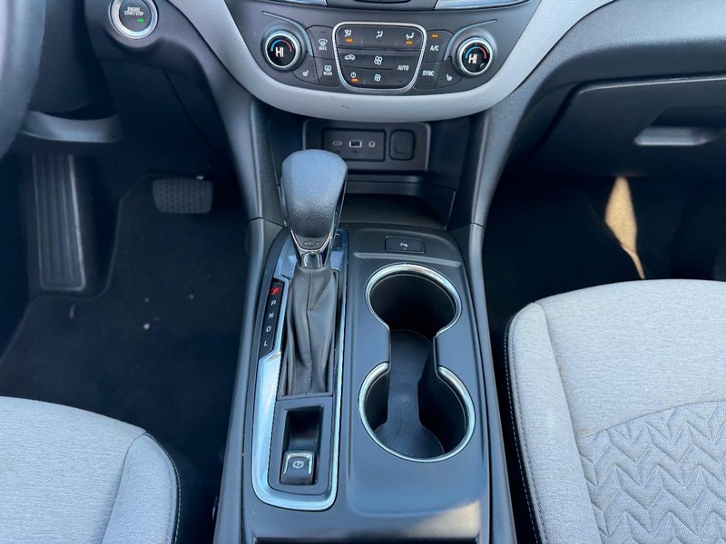 Chevrolet Equinox Vehicle Full-screen Gallery Image 15