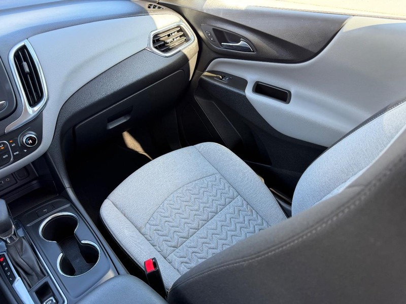 Chevrolet Equinox Vehicle Full-screen Gallery Image 16