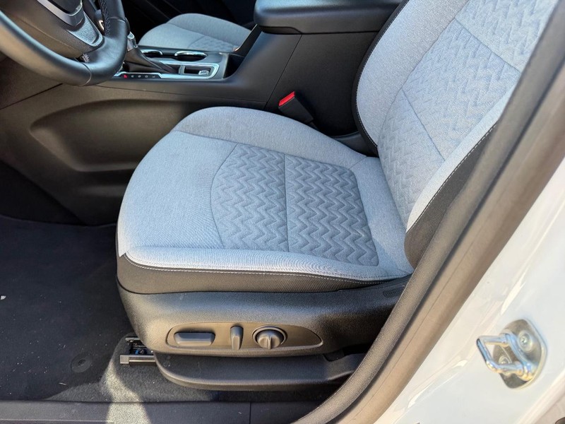 Chevrolet Equinox Vehicle Full-screen Gallery Image 18