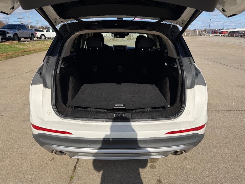 Lincoln Corsair Vehicle Full-screen Gallery Image 5