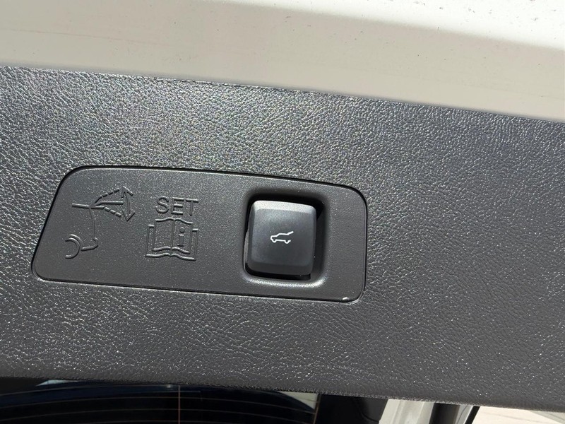 Lincoln Corsair Vehicle Full-screen Gallery Image 6