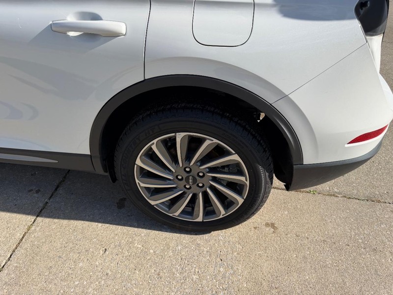 Lincoln Corsair Vehicle Full-screen Gallery Image 7