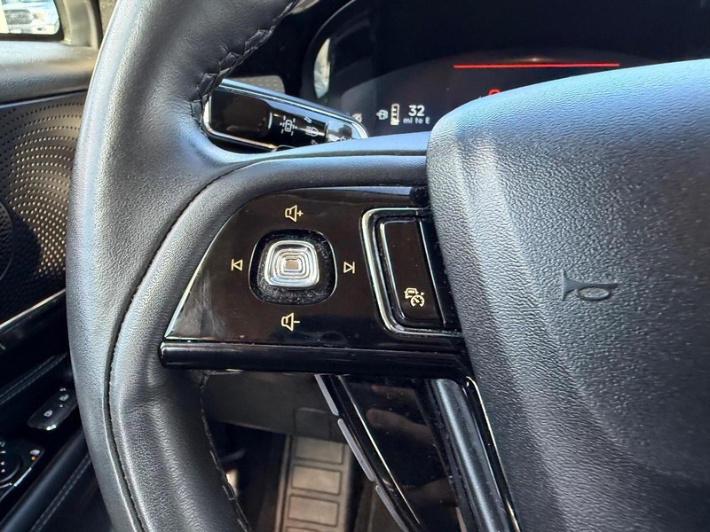 Lincoln Corsair Vehicle Full-screen Gallery Image 11