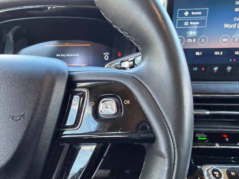 Lincoln Corsair Vehicle Full-screen Gallery Image 12