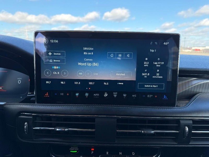 Lincoln Corsair Vehicle Full-screen Gallery Image 13