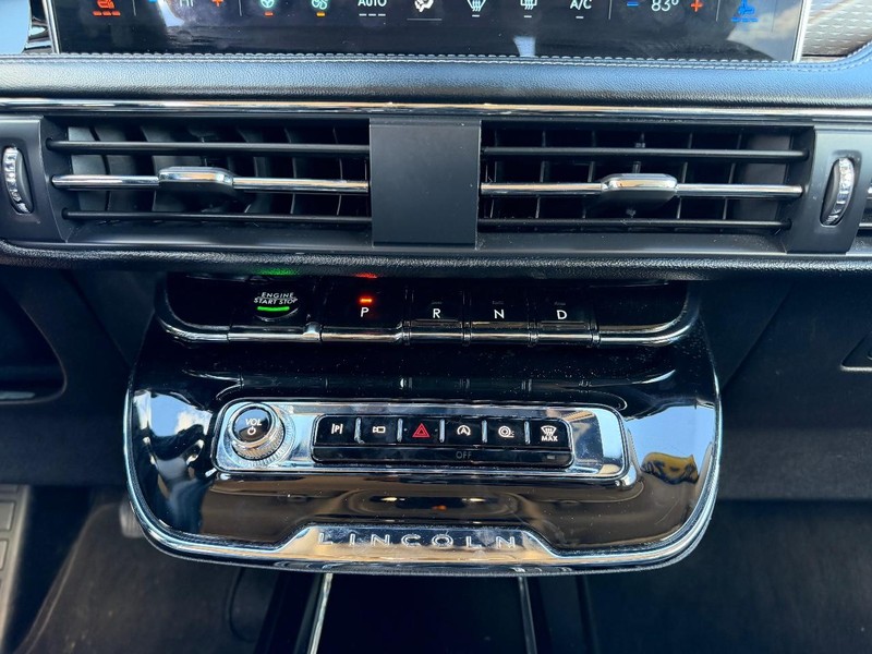 Lincoln Corsair Vehicle Full-screen Gallery Image 14