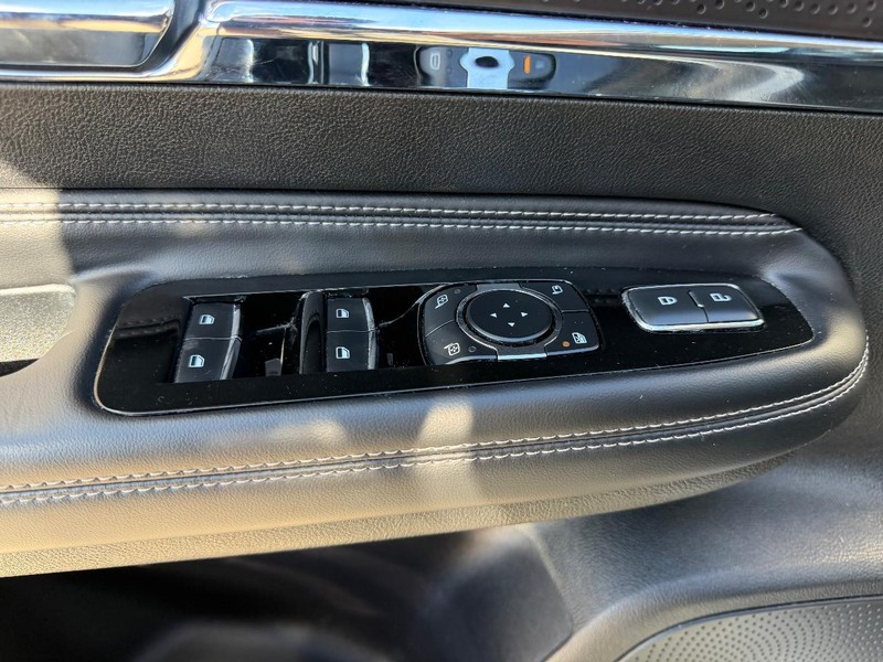 Lincoln Corsair Vehicle Full-screen Gallery Image 16