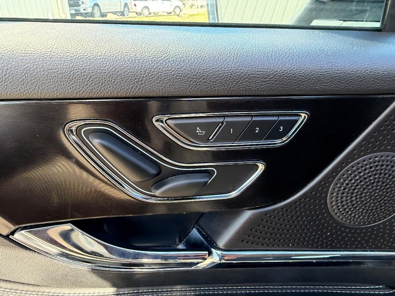 Lincoln Corsair Vehicle Full-screen Gallery Image 17