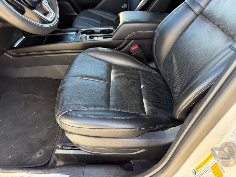 Lincoln Corsair Vehicle Full-screen Gallery Image 18