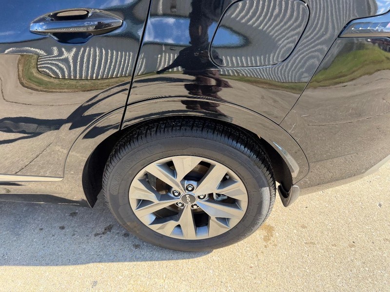 Kia Sportage Vehicle Full-screen Gallery Image 7