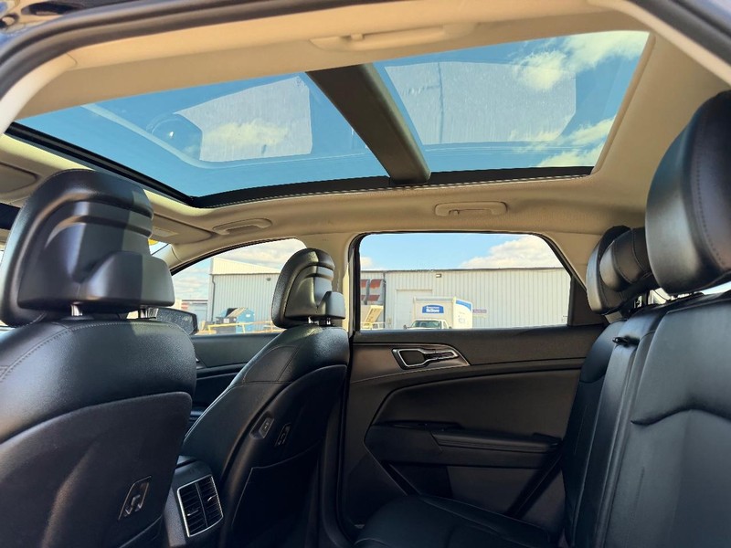 Kia Sportage Vehicle Full-screen Gallery Image 9