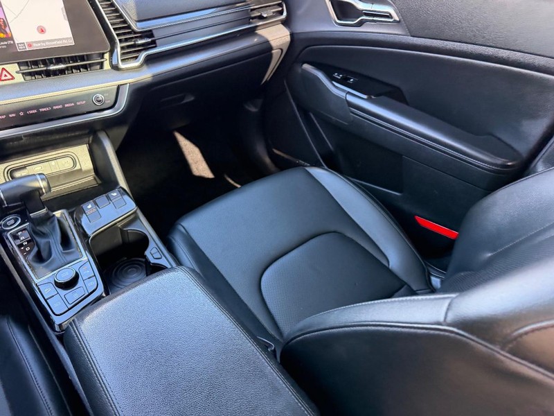 Kia Sportage Vehicle Full-screen Gallery Image 17