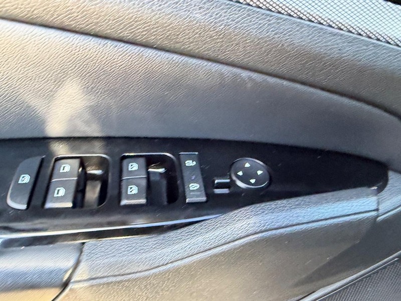 Kia Sportage Vehicle Full-screen Gallery Image 18