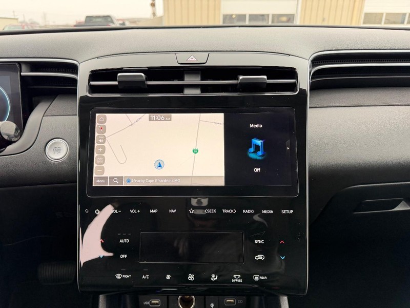 Hyundai Tucson Vehicle Full-screen Gallery Image 12