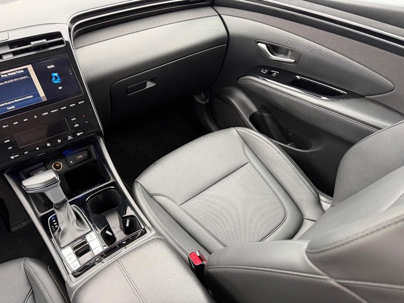 Hyundai Tucson Vehicle Full-screen Gallery Image 15