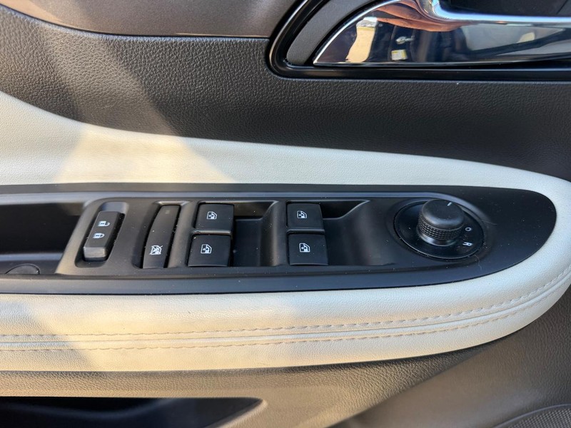 Buick Encore Vehicle Full-screen Gallery Image 16