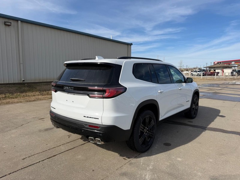 GMC Acadia Vehicle Full-screen Gallery Image 3