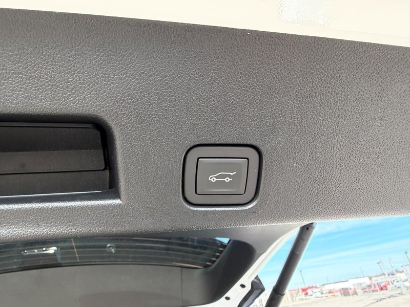 GMC Acadia Vehicle Full-screen Gallery Image 6