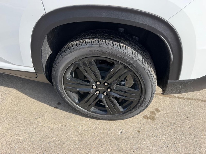 GMC Acadia Vehicle Full-screen Gallery Image 7