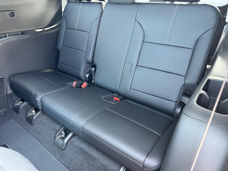 GMC Acadia Vehicle Full-screen Gallery Image 8