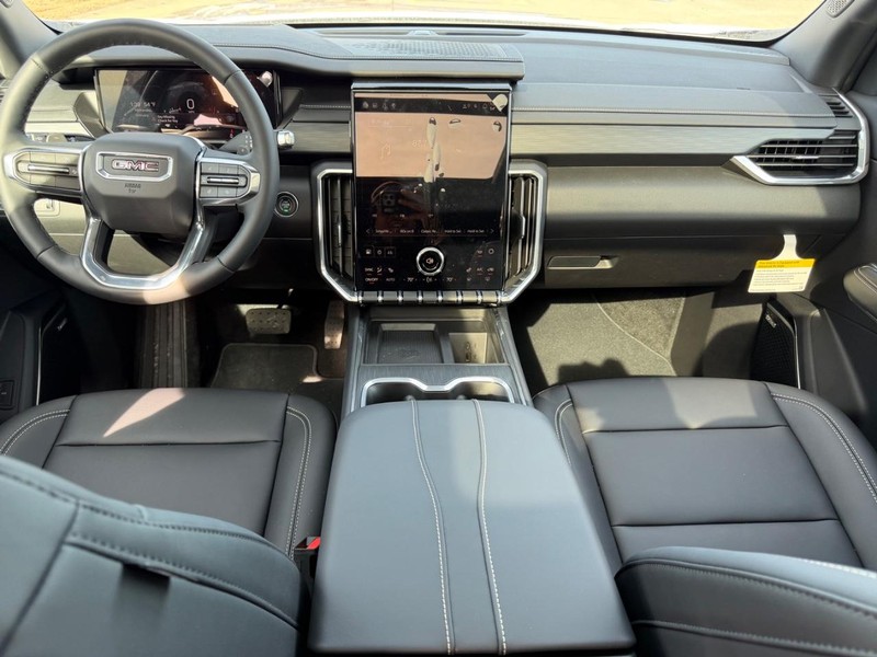 GMC Acadia Vehicle Full-screen Gallery Image 12