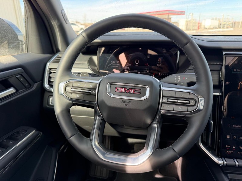 GMC Acadia Vehicle Full-screen Gallery Image 13