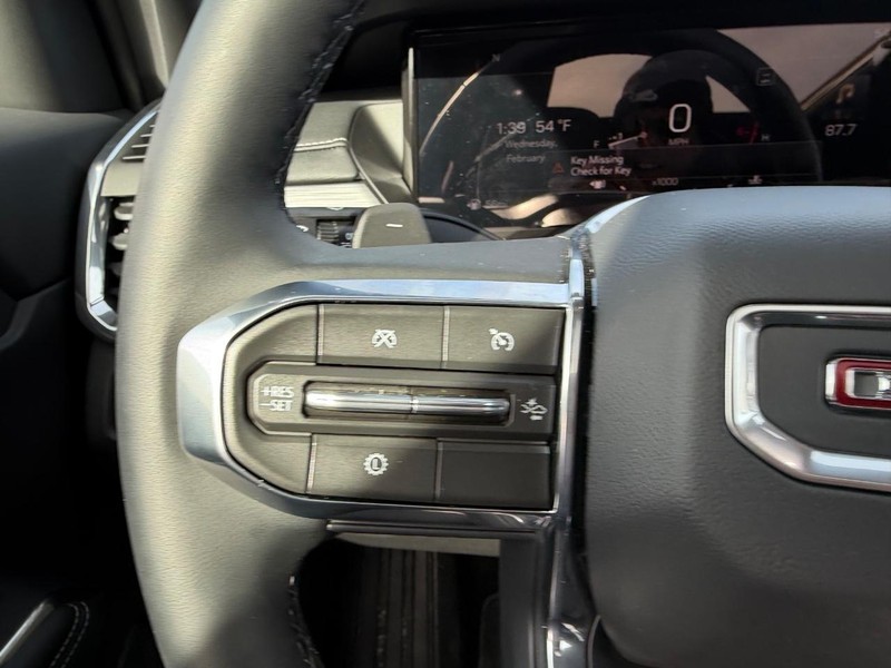 GMC Acadia Vehicle Full-screen Gallery Image 14