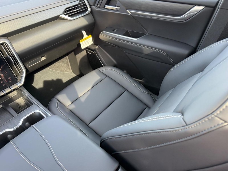 GMC Acadia Vehicle Full-screen Gallery Image 19