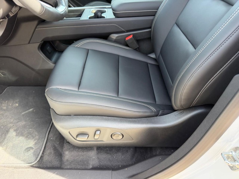 GMC Acadia Vehicle Full-screen Gallery Image 21