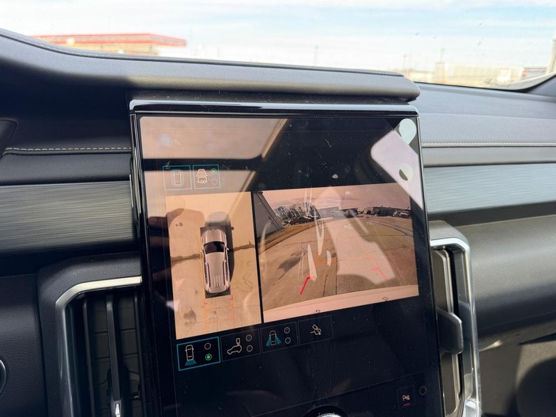 GMC Acadia Vehicle Full-screen Gallery Image 23