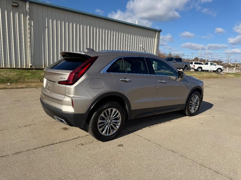 Cadillac XT4 Vehicle Full-screen Gallery Image 03