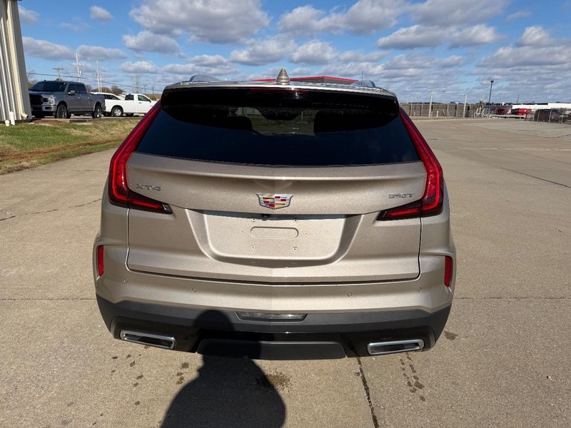 Cadillac XT4 Vehicle Full-screen Gallery Image 04