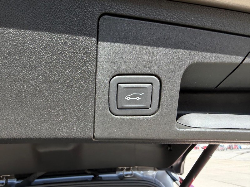 Cadillac XT4 Vehicle Full-screen Gallery Image 06