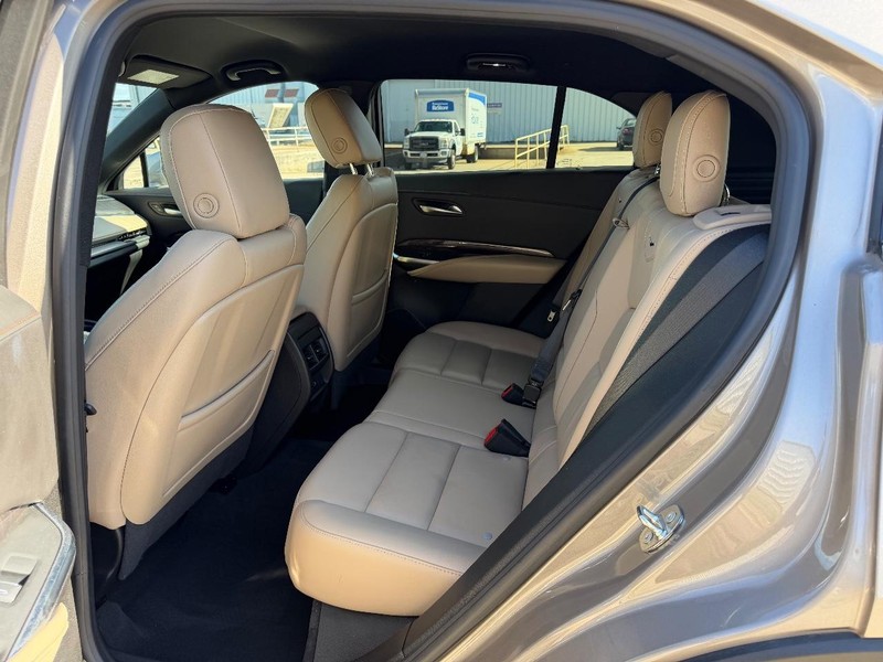 Cadillac XT4 Vehicle Full-screen Gallery Image 08