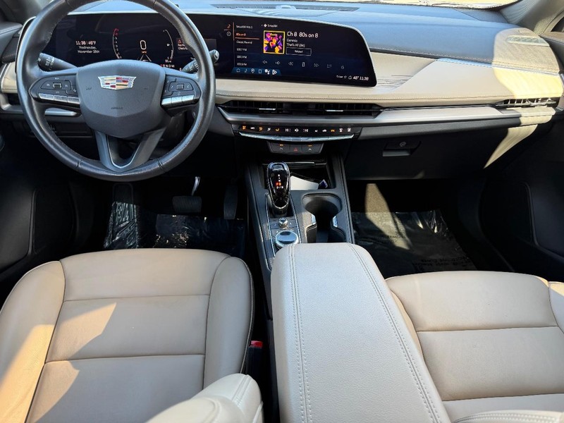 Cadillac XT4 Vehicle Full-screen Gallery Image 09