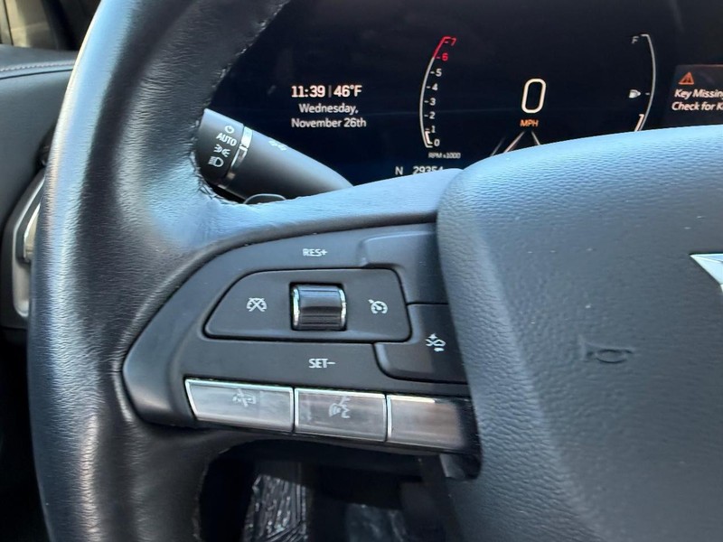 Cadillac XT4 Vehicle Full-screen Gallery Image 11