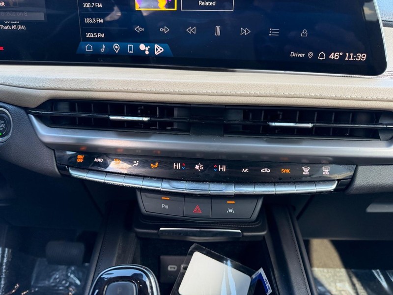 Cadillac XT4 Vehicle Full-screen Gallery Image 14