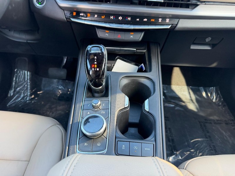 Cadillac XT4 Vehicle Full-screen Gallery Image 15