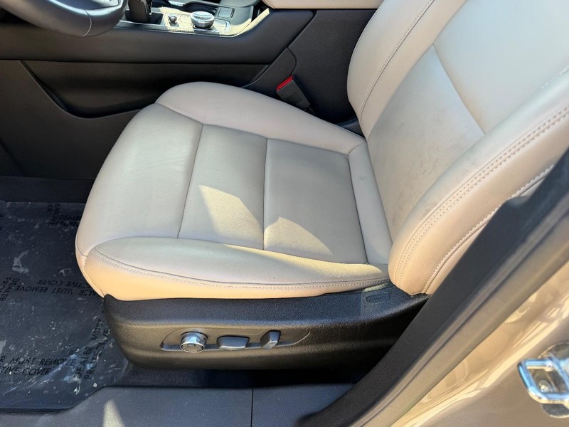 Cadillac XT4 Vehicle Full-screen Gallery Image 19