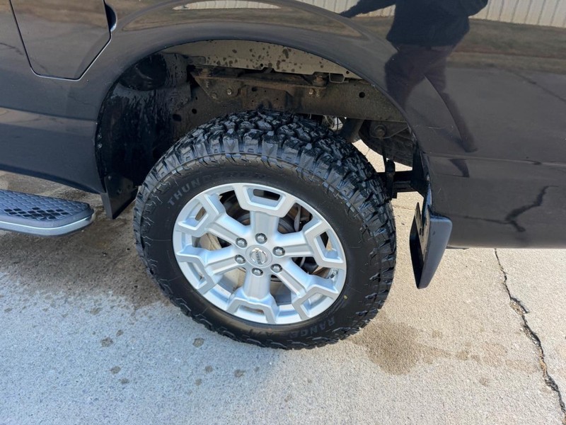 Nissan Titan XD Vehicle Full-screen Gallery Image 6