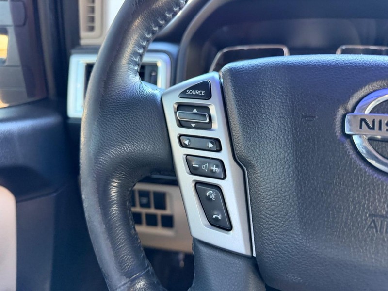 Nissan Titan XD Vehicle Full-screen Gallery Image 10