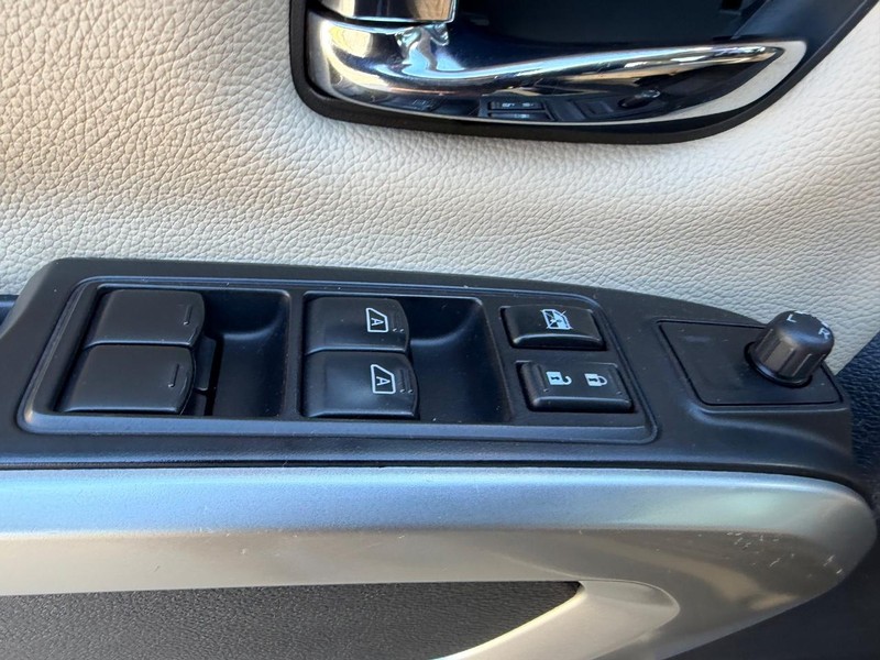 Nissan Titan XD Vehicle Full-screen Gallery Image 15