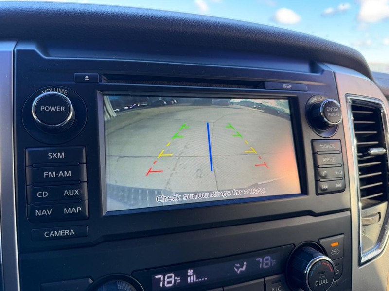 Nissan Titan XD Vehicle Full-screen Gallery Image 18