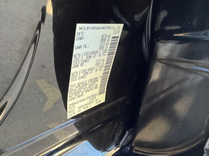 Nissan Titan XD Vehicle Full-screen Gallery Image 19