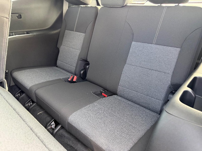 GMC Acadia Vehicle Full-screen Gallery Image 8