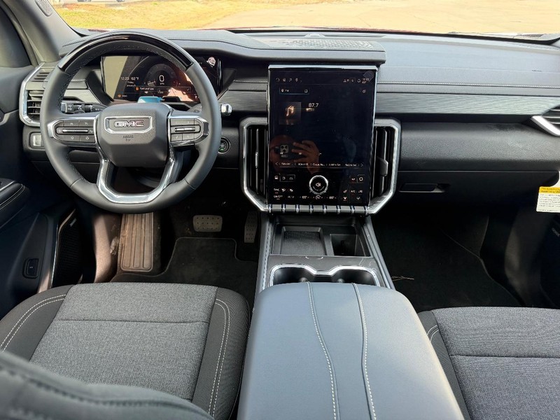 GMC Acadia Vehicle Full-screen Gallery Image 11